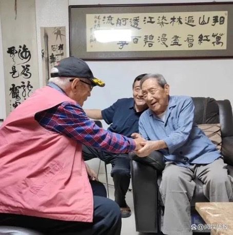 95歲遲浩田將軍看望100歲人民詩人賀敬之