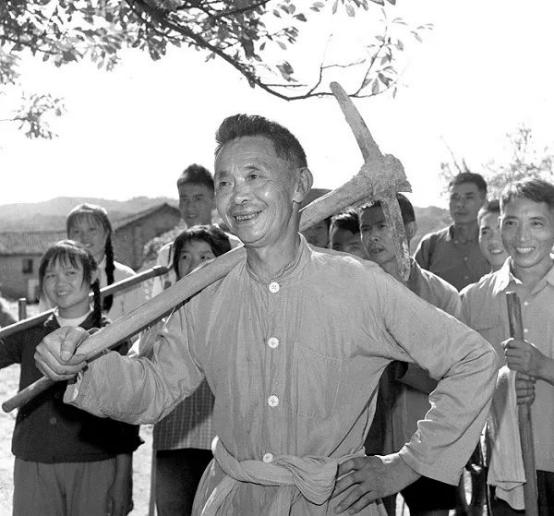 这位“农民将军”为什么能做到“零特权”家风？