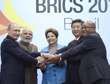 2014金砖国家峰会，五国领导人在一起