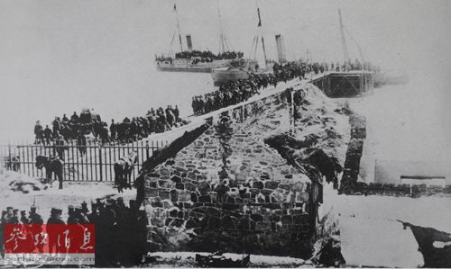 1895年，甲午战争结束后，日军在威海遣返被俘清军。（资料图片）