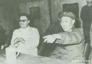 1991年杨得志参加老红军集会，得知一人参会，亲自到门口站岗迎接_uymr2x.jpg
