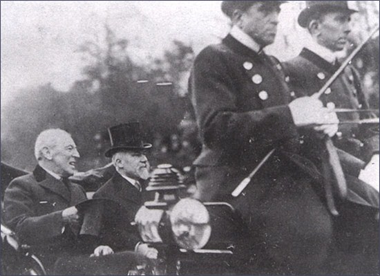 威尔逊和克里孟梭在前往签订凡尔赛和约的路上