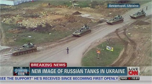 美国有线电视新闻网拍摄到的俄罗斯装甲部队行军图像