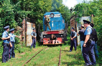 22日，载运遇难者遗体的火车驶抵乌克兰东部城市哈尔科夫。