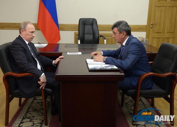 普京与塞瓦斯托波尔代理州长谢尔盖·米尼亚伊罗会谈