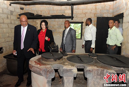 苏里南总统参观毛泽东故居
