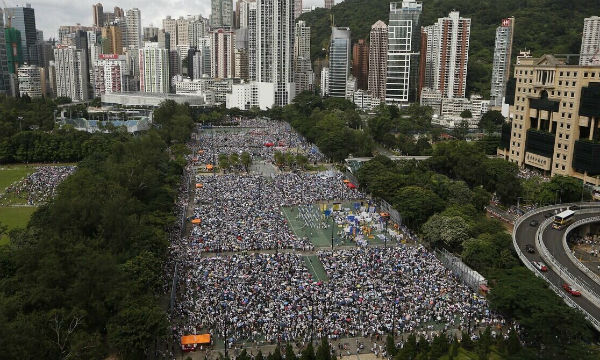 香港七一游行又成大杂烩 “真普选”、同性恋、动保组织同上街