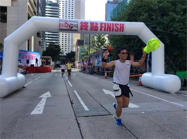 香港12万人参加“保普选反占中”大游行