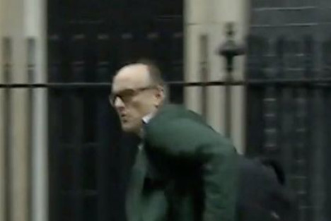 英首相确诊，提倡“群体免疫”的顾问"逃跑"画面疯传