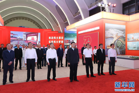 习近平参观庆祝中华人民共和国成立70年成就展