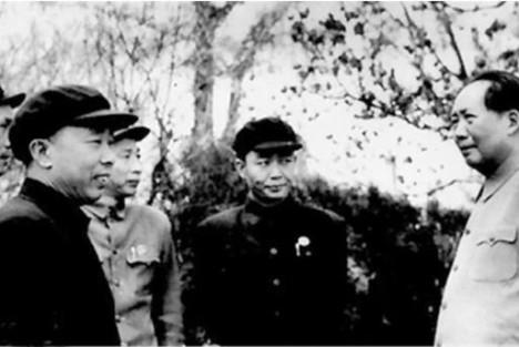 被毛主席誉为“才子和作家”的李尔重，七次伴陪毛主席畅游长江