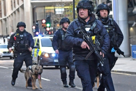 英国和荷兰发生持械行凶案 警方以恐袭调查