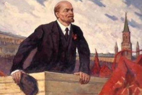 列宁是主张如何夺取和巩固意识形态领导权的？