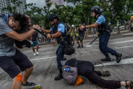 西方媒体在香港动乱中的所作所为是一面镜子