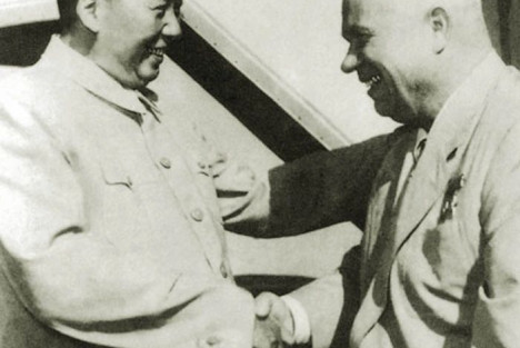 赫鲁晓夫全盘否定斯大林后，毛主席认为既揭了盖子也捅了娄子，继而认识到其政治品质不好