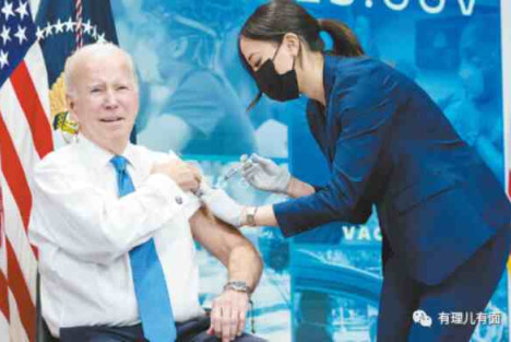 刚宣布疫情“终结”，美国政客就组团去接种新冠加强针，说好的躺平呢？