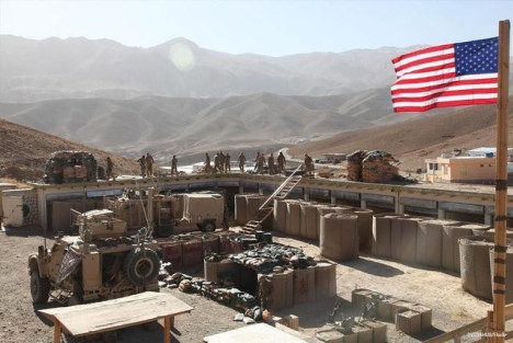 伊拉克一驻有美军的军事基地遭火箭弹袭击