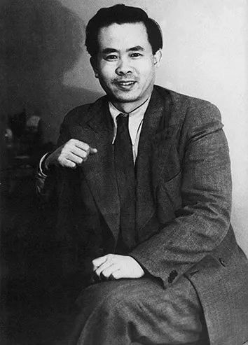 《论持久战》使毛主席赢得了全党发自内心的佩服，最终成为无可替代的领袖