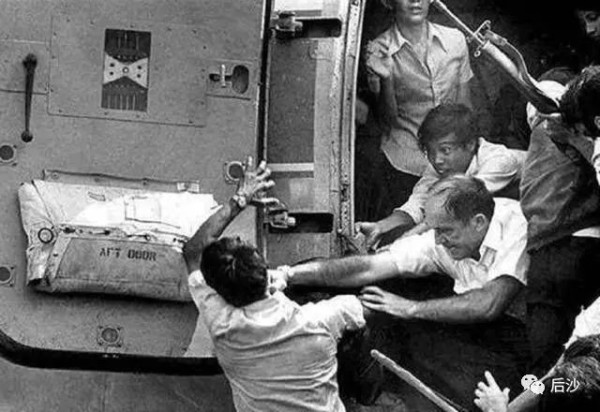 绝望！给美国带路的“带路党”死在美国警察枪下