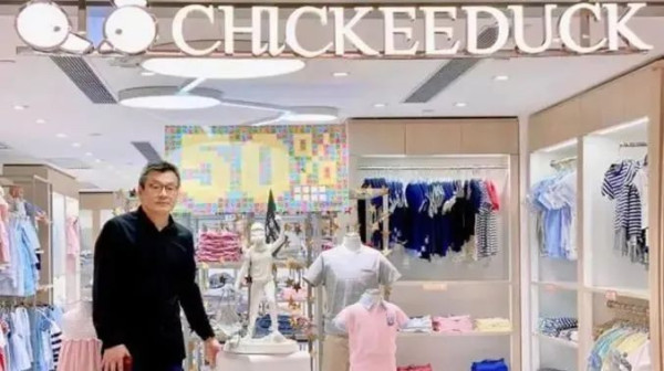 “港独”老板周小龙，移民英国当了垃圾工，患了抑郁症