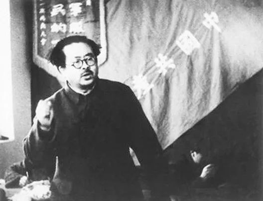 任弼时的一篇个人报告替代了中央决议，毛主席给以高度评价