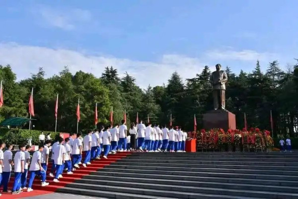 今年暑假，韶山邀请全国中高考生免费观演《中国出了个毛泽东》