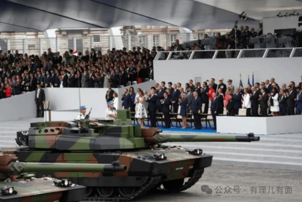 破天荒：美国阅兵为总统庆生！