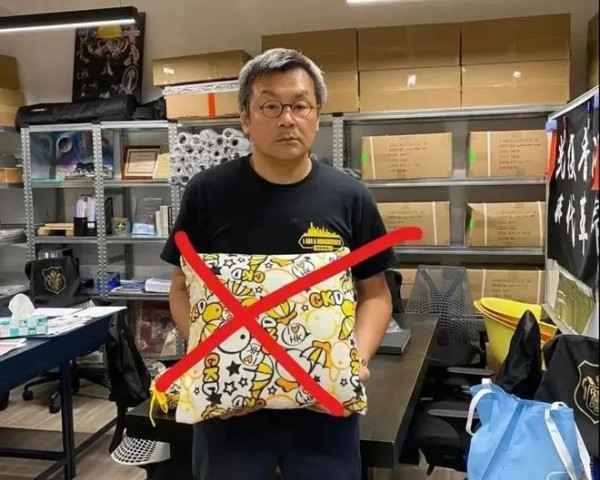 “港独”老板周小龙，移民英国当了垃圾工，患了抑郁症