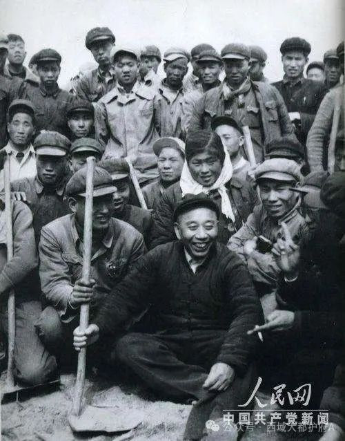 王震将军五进塔里木