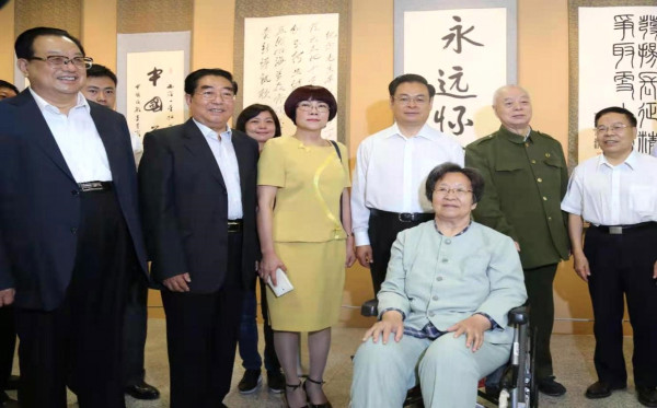 国际交流专业委员会的同志们悼念王景清同志