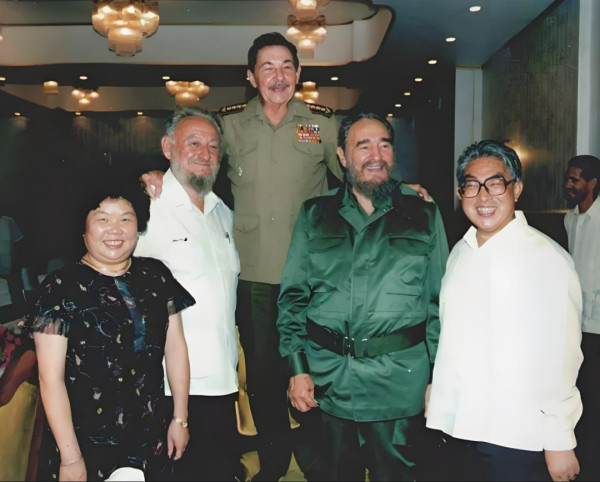 卡斯特罗关心退休的我