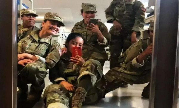 为入美籍加入美军还叫嚣向中国人开枪的深圳女孩后悔了