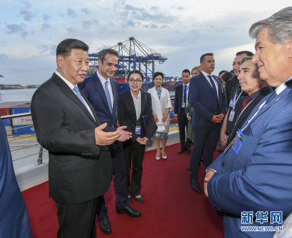 习近平和希腊总理参观中远比雷埃夫斯港项目