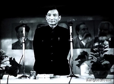 毛主席评价陈云：“不要看他和平得很，但他看问题尖锐。”