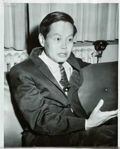 清华学子：“把杨振宁驱逐出境！”