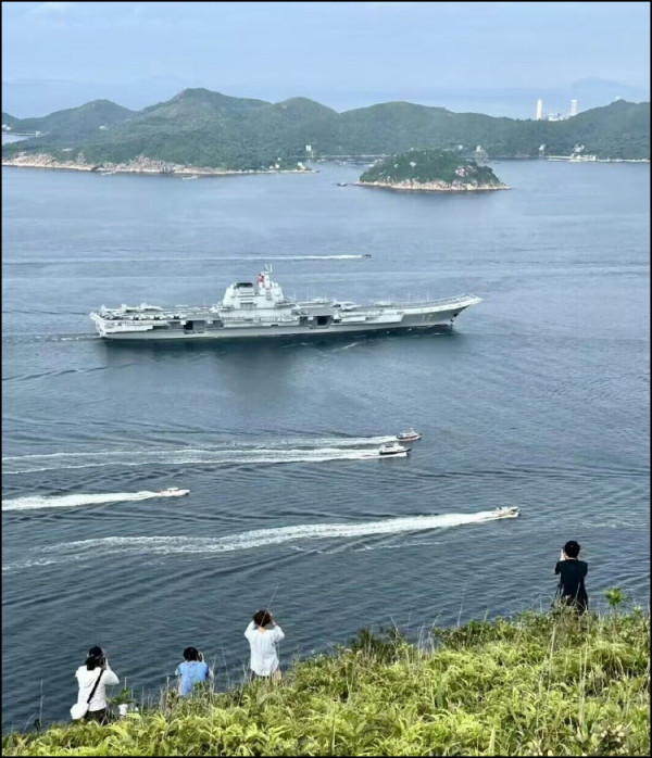 香港议员再推“去殖化”，一定要先去掉法官头上的方便面