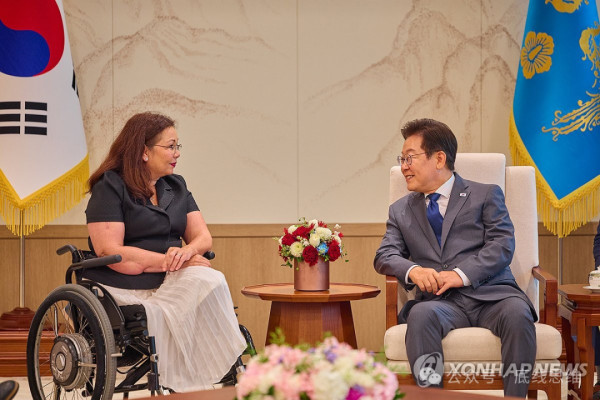 李在明也想当“端水大师”，难呐！