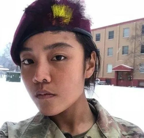 为入美籍加入美军还叫嚣向中国人开枪的深圳女孩后悔了