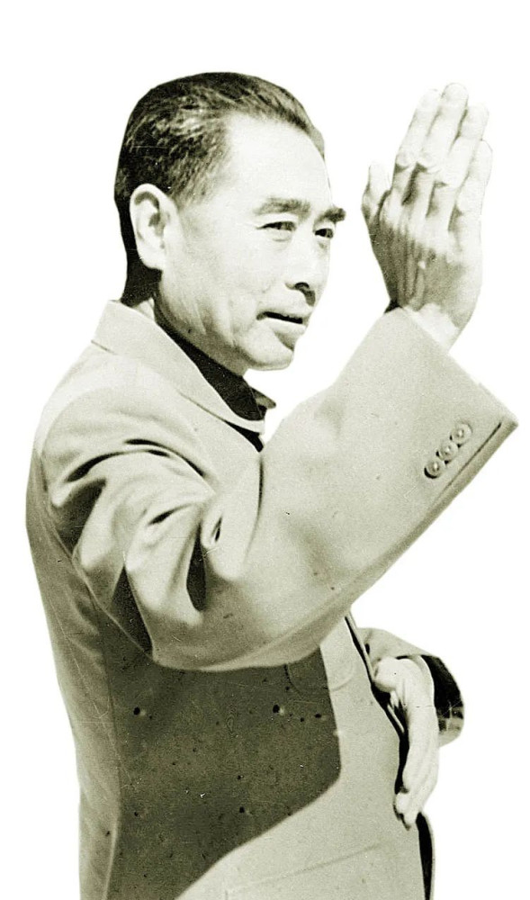 周恩来未雨绸缪，构建新中国外交脊梁，谆谆叮嘱外交无小事