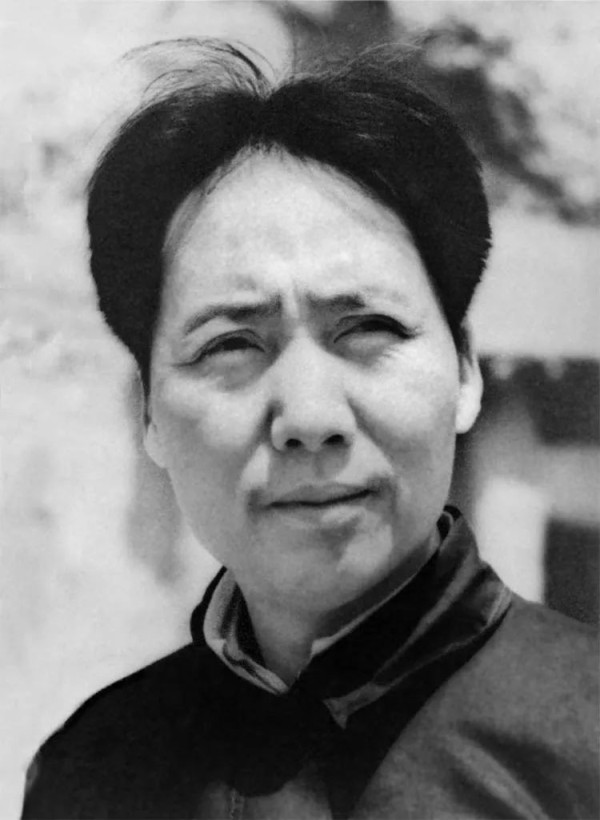情系大生产运动，毛泽东等中央领导带头垦荒被评为特等劳动模范