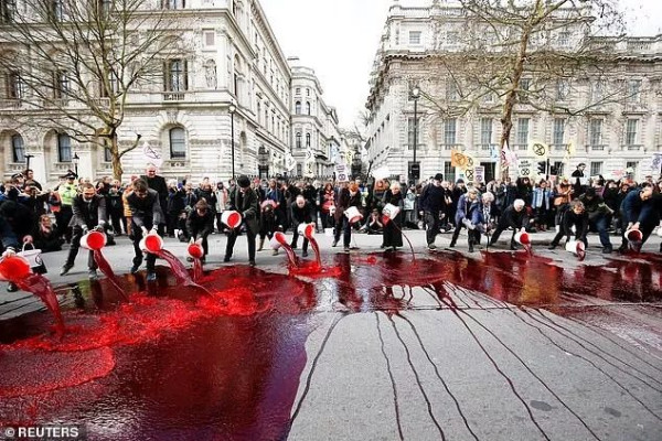 英国示威活动加剧 政府要求警方“严厉镇压”