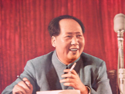 毛主席：真正的共产党人是不怕批评与自我批评的