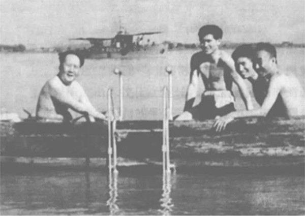 被毛主席誉为“才子和作家”的李尔重，七次伴陪毛主席畅游长江