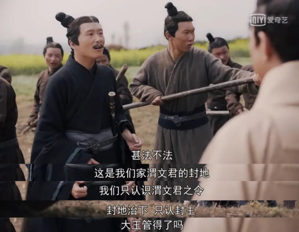不要让“协助”董小姐的人跑了！