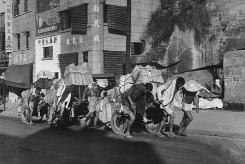 1949年，“中国人民从此站起来了！”