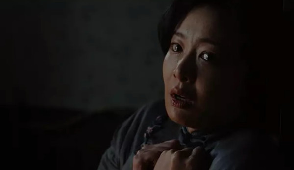 日军式伪善：给狗喂饭团，给人吃子弹