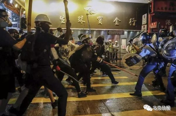 驻港解放军：最好的形象就是香港市民的掌声！​