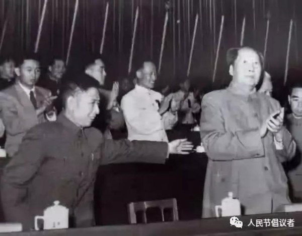 【历史之风】庐山会议上最终整倒彭德怀的是一位政治小丑！