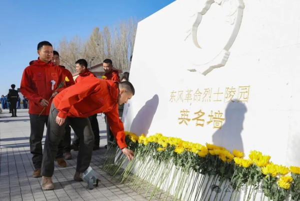 “埋骨青山头”：大漠航天人的铮铮铁骨