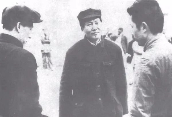 毛泽东决心亲自抓文艺界的问题，1942年延安文艺座谈会的台前幕后
